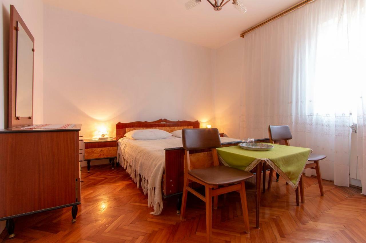 Irena'S Place A2 Rovigno Esterno foto